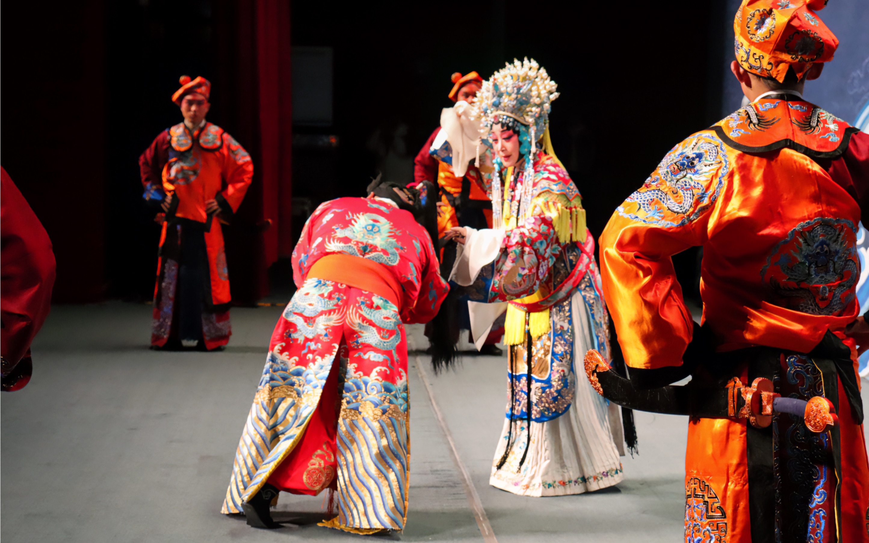 回溯經(jīng)典，奏劇最新背后的時(shí)代變遷與重大事件解析